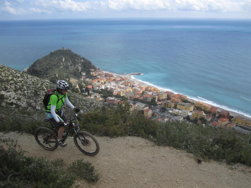 Bike e Michelin Gourmet: adrenalina sulle Manie e sapori d'autore Bike e Michelin Gourmet: adrenalina sulle Manie e sapori d'autore